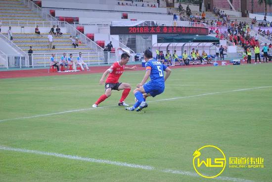 42分鐘，深圳鵬城，11號周俊進球，1-0