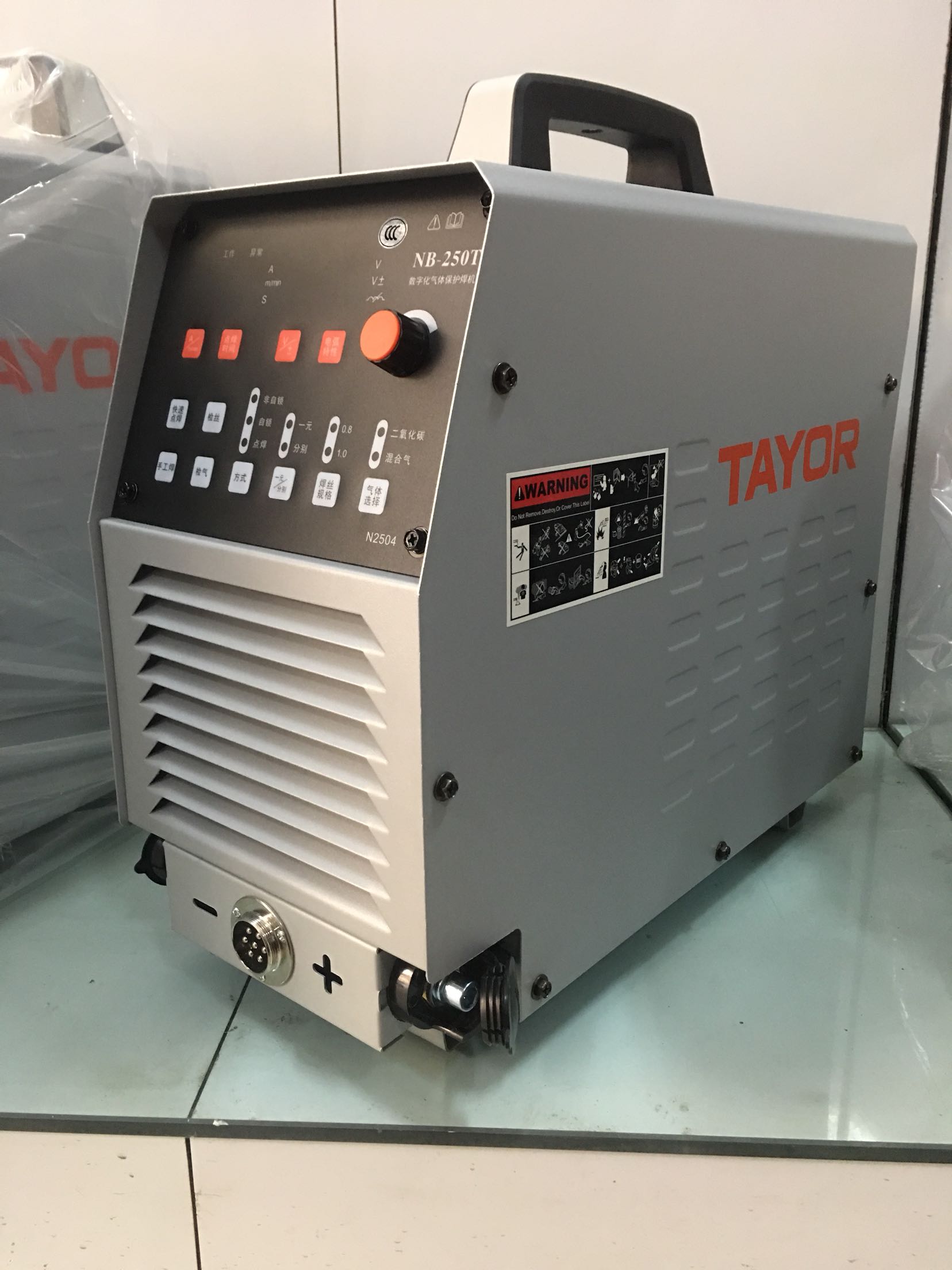 上海通用二氧化碳?xì)獗：笝C(jī)NB250T氣保焊機(jī)